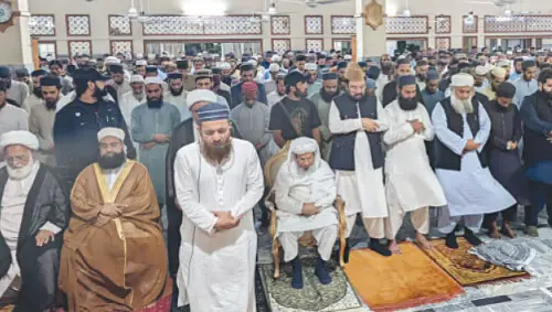 Clerics from different sects offer joint prayers Clerics from different sects offer joint prayers