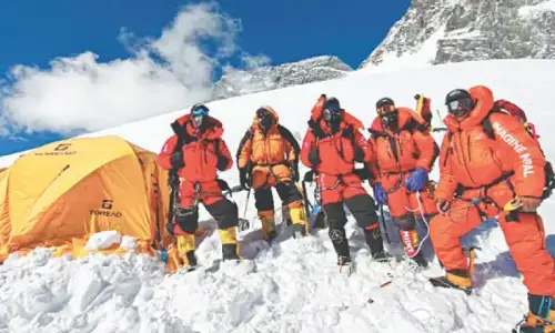 Two Pakistani expeditions achieve successful mountain summits Two Pakistani expeditions achieve successful mountain summits