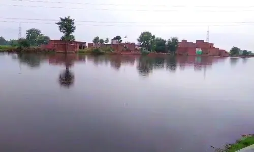 Admin fails to evacuate residents after Hudiara Drain inundates village Admin fails to evacuate residents after Hudiara Drain inundates village