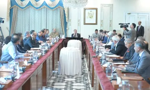 PM orders increase in country's strategic petroleum reserves; changes to oil refining policy approved