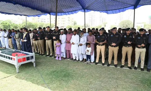 Two suspects shot dead after policeman martyred in Orangi encounter