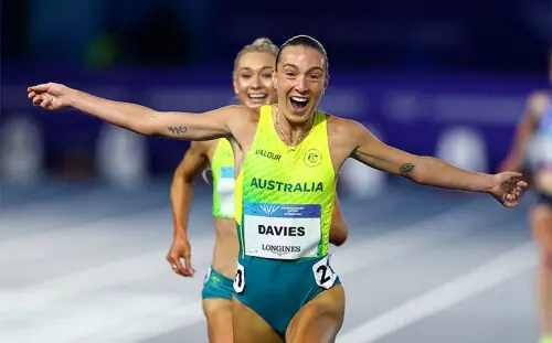 Davies completes Commonwealth Games double in 5,000m