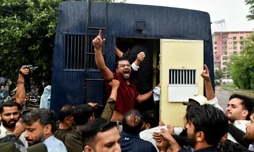 Activists held in Lahore for holding pro-Kashmir demonstration