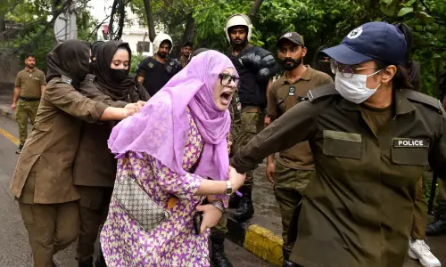 Activists held in Lahore for holding pro-Kashmir demonstration Activists held in Lahore for holding pro-Kashmir demonstration