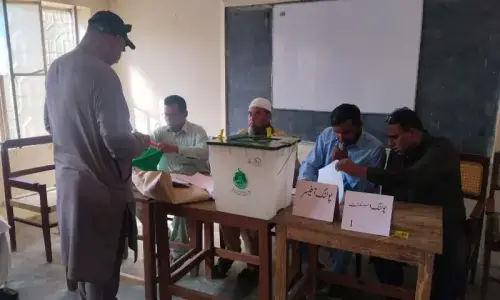 PML-N, PPP leaders resume talks to ease tensions over AJK polls PML-N, PPP leaders resume talks to ease tensions over AJK polls