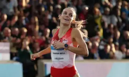 Bell cruises to 800m gold at Commonwealth Games Bell cruises to 800m gold at Commonwealth Games
