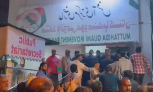 Scuffle and chaos mar MQM-P meeting as two groups clash at party's Bahadurabad office