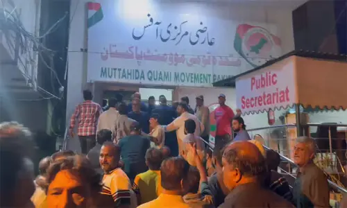 Violence erupts at MQM-P office as rival factions clash Violence erupts at MQM-P office as rival factions clash