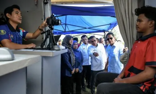 Malaysia starts screening Rohingya for repatriation
