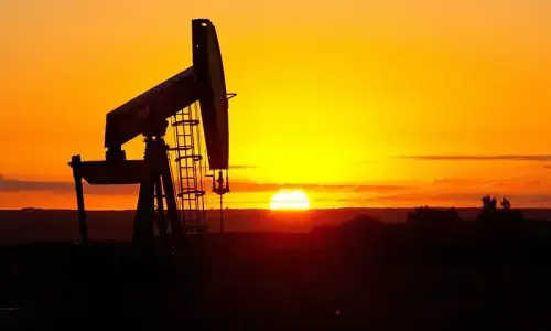 Oil tumbles as Trump cancels attack on Iran to reach deal aimed at reopening Hormuz