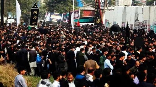 Main Chehlum procession underway in Karachi amid heavy security Main Chehlum procession underway in Karachi amid heavy security