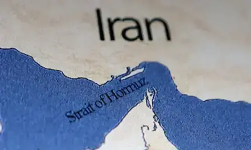 Iran and Oman agree on route coordinates through Hormuz, Tehran&rsquo;s foreign ministry says