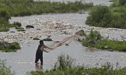 Heavy rain raises Leh Nullah level