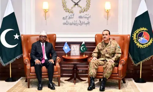 CDF Munir discusses defence cooperation with Somalia