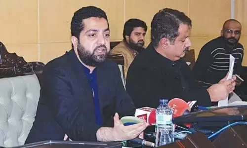 Balochistan Home Minister praises services of martyred cops Balochistan Home Minister praises services of martyred cops