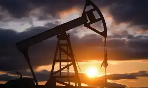 Oil climbs as Hormuz risks rise Oil climbs as Hormuz risks rise