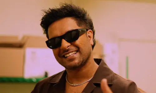 Asim Azhar wants to work with a fan on an unplugged version of 'Khabbay Sajjay'