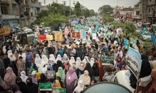 JI protests cause traffic disruptions across Karachi JI protests cause traffic disruptions across Karachi