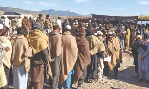 Displaced Tirah residents express reservations over government's commitment, October return plan