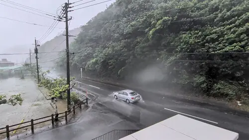 Typhoon hits Okinawa, cuts power to 50,000 buildings Typhoon hits Okinawa, cuts power to 50,000 buildings