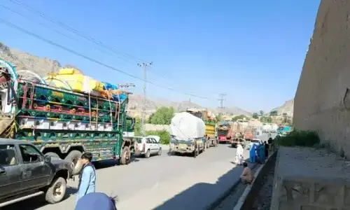 Torkham road blocked for second day against trader&rsquo;s kidnapping