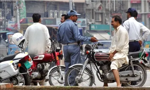 Independence Day: Lahore traffic police intensify operation against wheelie, hooliganism Independence Day: Lahore traffic police intensify operation against wheelie, hooliganism