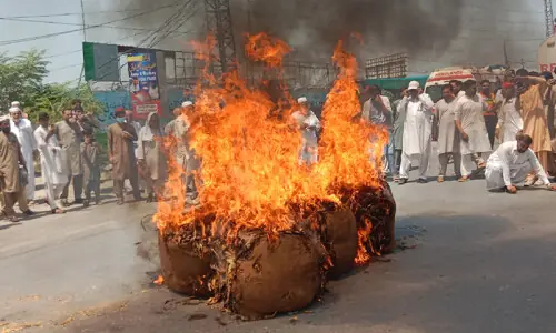 Swabi farmer sets tobacco bales on fire to protest low price Swabi farmer sets tobacco bales on fire to protest low price