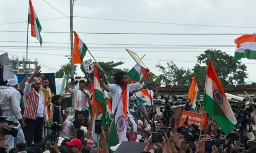 Indian students step up exam protests in Jharkhand, march towards state assembly