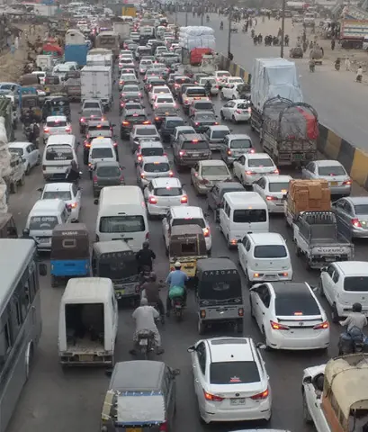 Protest against water shortage causes traffic mess on Superhighway Protest against water shortage causes traffic mess on Superhighway