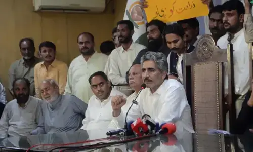 Farmers demand CM Maryam's resignation; accuse her of treating agriculture projects as contracts for favoured few