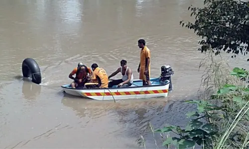 At least 12 dead as loader rickshaw carrying wedding procession falls into canal in Kot Addu At least 12 dead as loader rickshaw carrying wedding procession falls into canal in Kot Addu