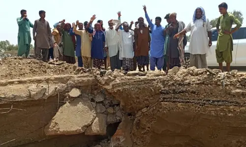Villagers protest ‘poor quality’ of repair work on bridge near Mohenjo Daro Villagers protest ‘poor quality’ of repair work on bridge near Mohenjo Daro