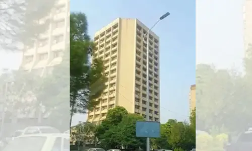 Govt mulls converting Shaheed-i-Millat Secretariat into five-star hotel Govt mulls converting Shaheed-i-Millat Secretariat into five-star hotel