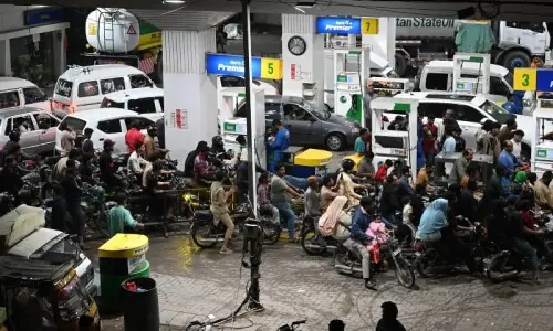 Govt rejects petroleum dealers’ monthly pricing demand Govt rejects petroleum dealers’ monthly pricing demand
