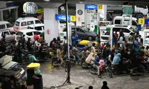 Petroleum dealers call off planned strike as govt approves margin revision