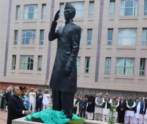 Embassy unveils Qu&shy;aid&rsquo;s statue in Washington