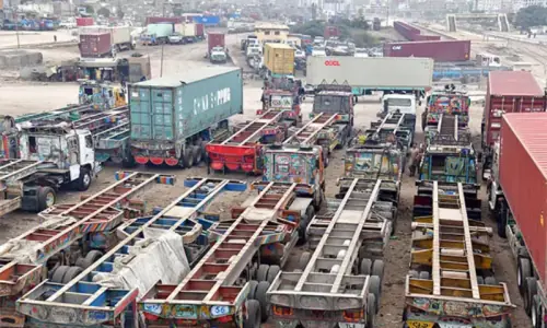 Govt opts for high-level talks as strike strains ports Govt opts for high-level talks as strike strains ports