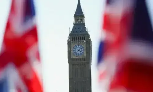 UK assures Pakistan of swift action on students&rsquo; visa delays