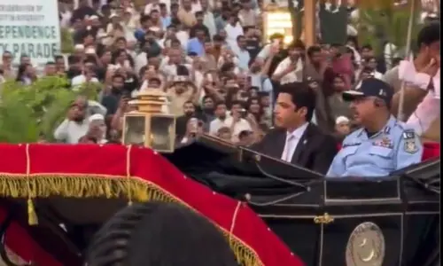 Naqvi comes to CDA chairman, Islamabad IG's defence as carriage video draws flak for 'colonial' undertone