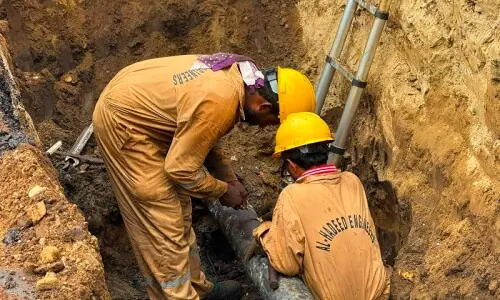 Crude oil pipeline bursts in Karachi&rsquo;s DHA Phase VI, repair work underway