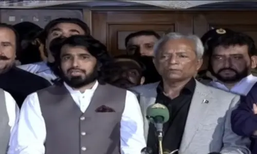 Goods transporters postpone strike for 40 days in &lsquo;broader national interest&rsquo;