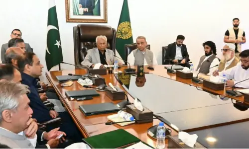 Goods transporters postpone strike for 40 days in &lsquo;broader national interest&rsquo;