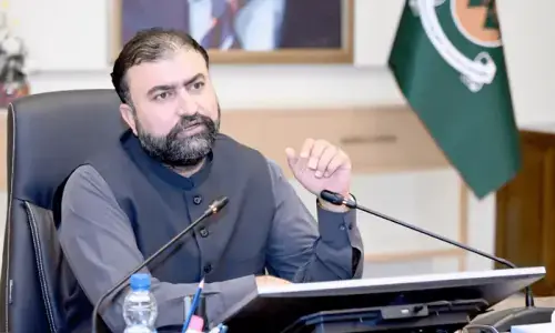 Balochistan CM offers jobs to &lsquo;acid attack heroes&rsquo;