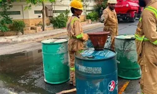Over 20 drums of spilled oil recovered as Karachi's DHA pipeline rupture repaired