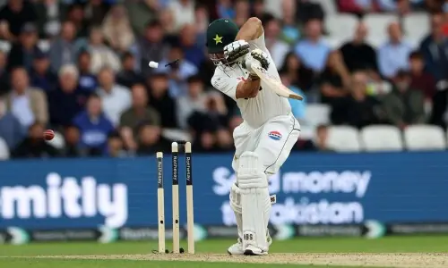 A crumble with tea: Pakistan&rsquo;s Test collapses are now a template