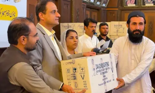 Karachi mayor distributes 500 ‘modern street lights’ among Union Councils Karachi mayor distributes 500 ‘modern street lights’ among Union Councils