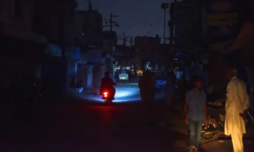 Rights activists decry excessive loadshedding in low-income areas of Karachi