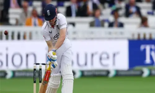 Abbas strikes again but England build huge lead over Pakistan