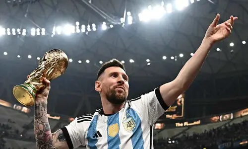 Lionel Messi says retiring from international football