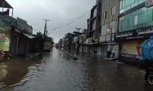 Heavy rain lashes twin cities, inundates low-lying areas